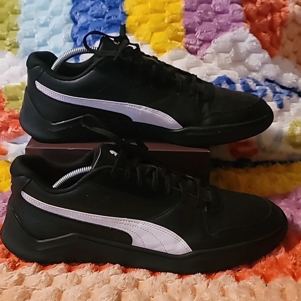 Puma DC Past Low Top Mens Casual Shoe Black White 373021-08 Size 11‎ Like New!